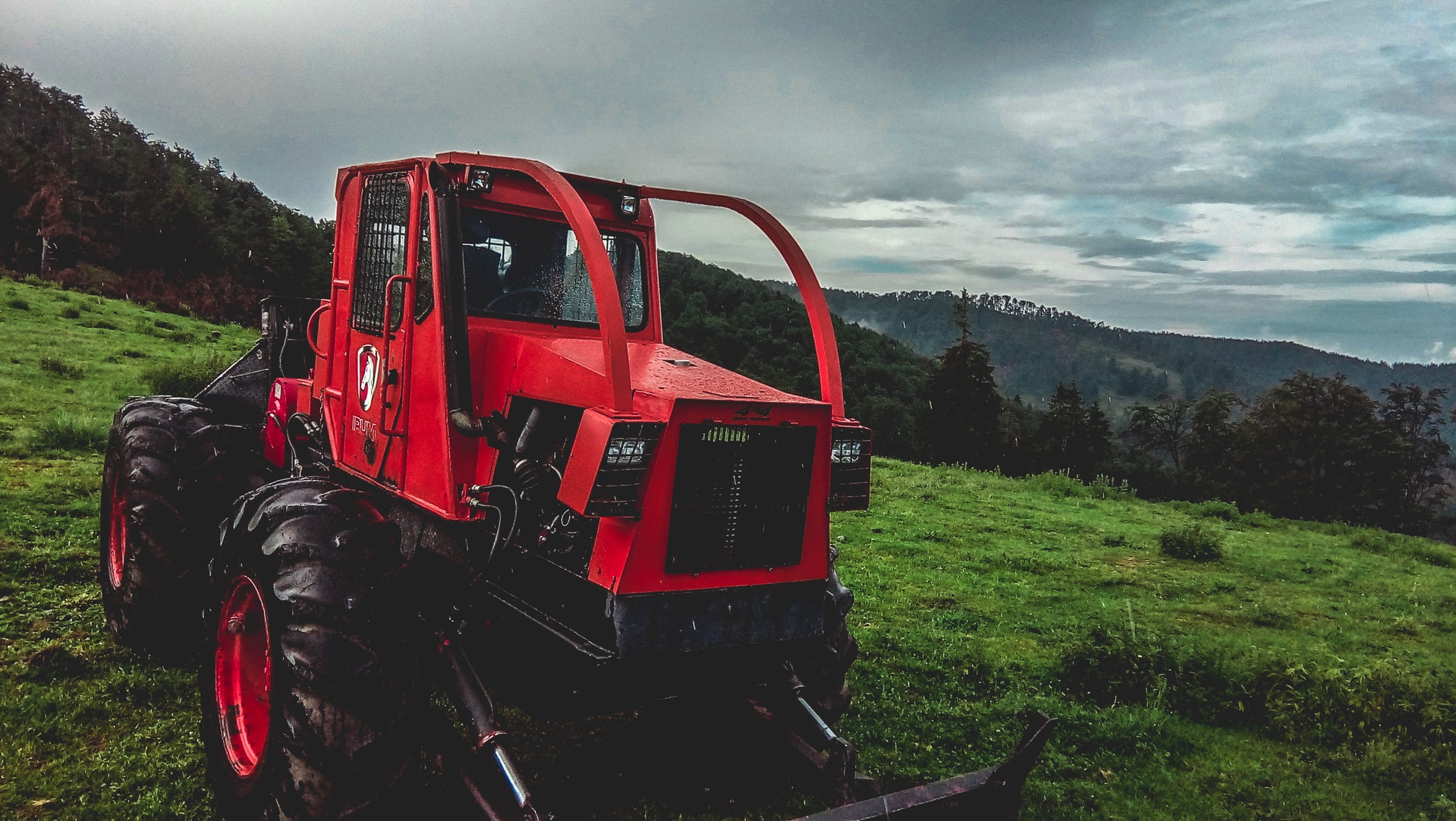 Займ под ПТС специальной техники в Железногорск